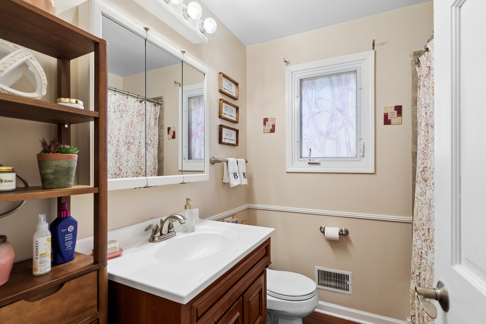 801 E Greenwood Drive, Mount Prospect, IL 60056