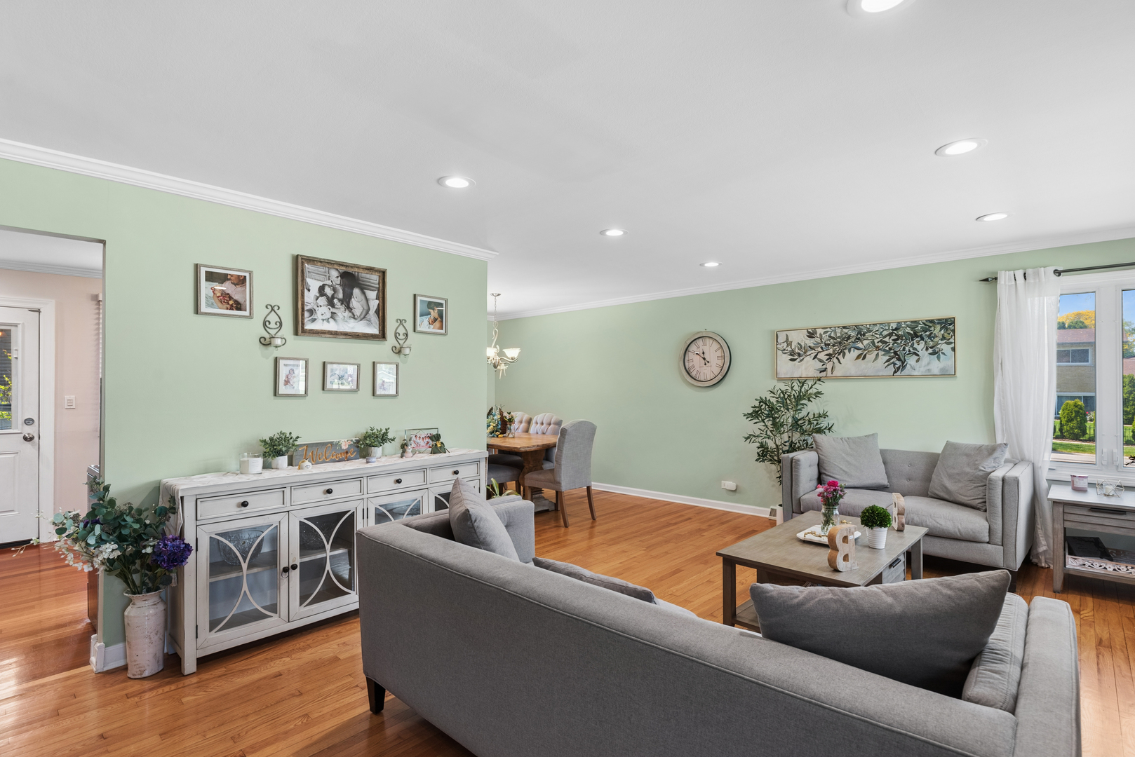 801 E Greenwood Drive, Mount Prospect, IL 60056