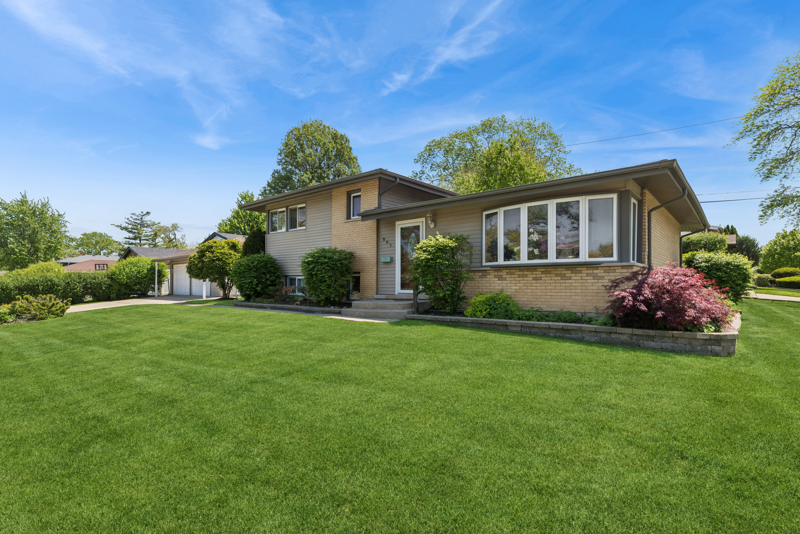801 E Greenwood Drive, Mount Prospect, IL 60056