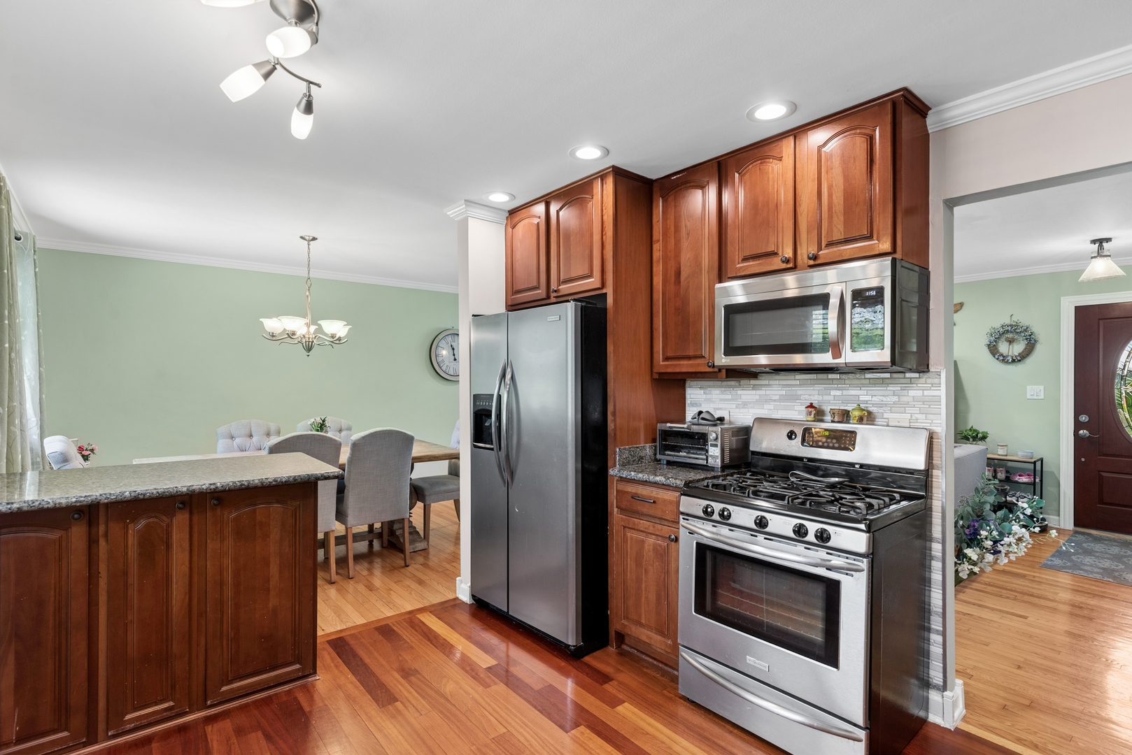 801 E Greenwood Drive, Mount Prospect, IL 60056