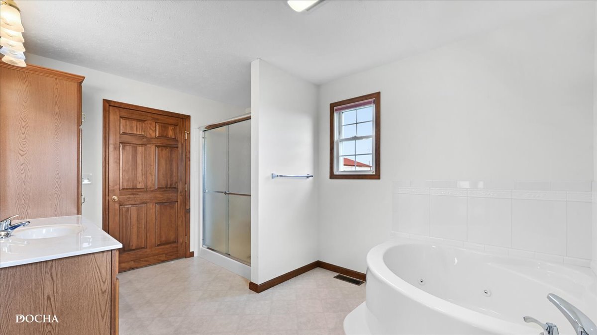 2136 N 34th Road, Ottawa, IL 61350