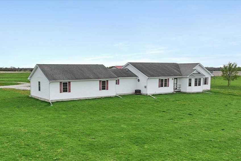 2136 N 34th Road, Ottawa, IL 61350