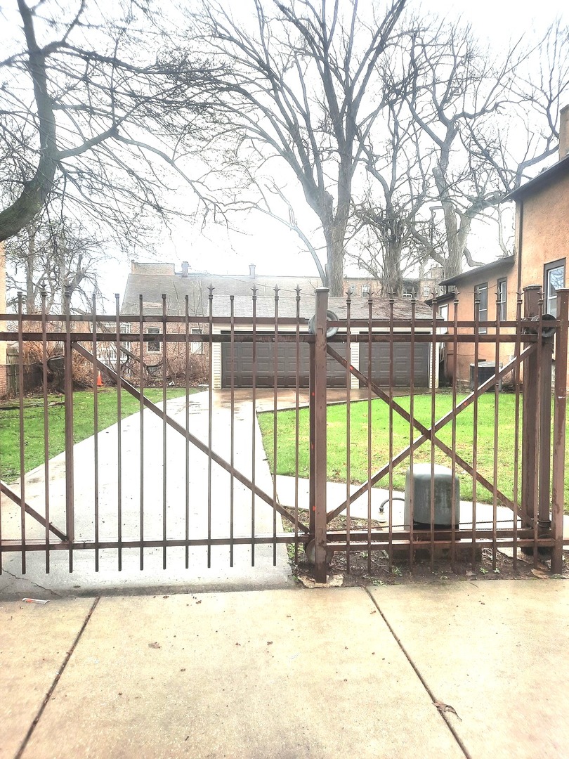 2665 E 77th Street, Chicago, IL 60649