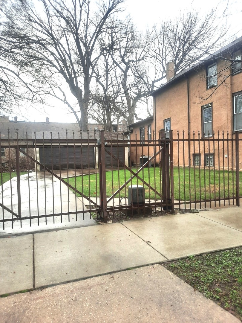 2665 E 77th Street, Chicago, IL 60649