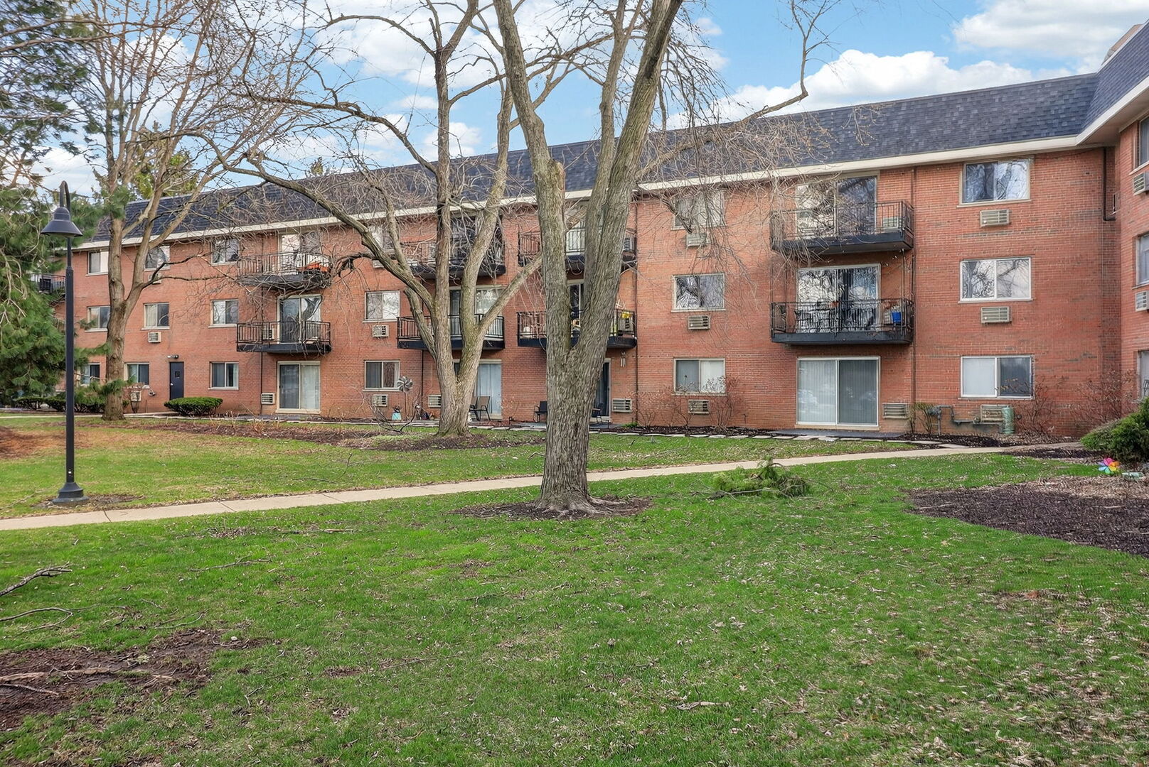 1188 Royal Glen Drive #311, Glen Ellyn, IL 60137