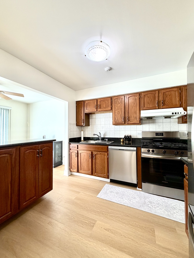 1212 Williamsport Drive #4, Westmont, IL 60559