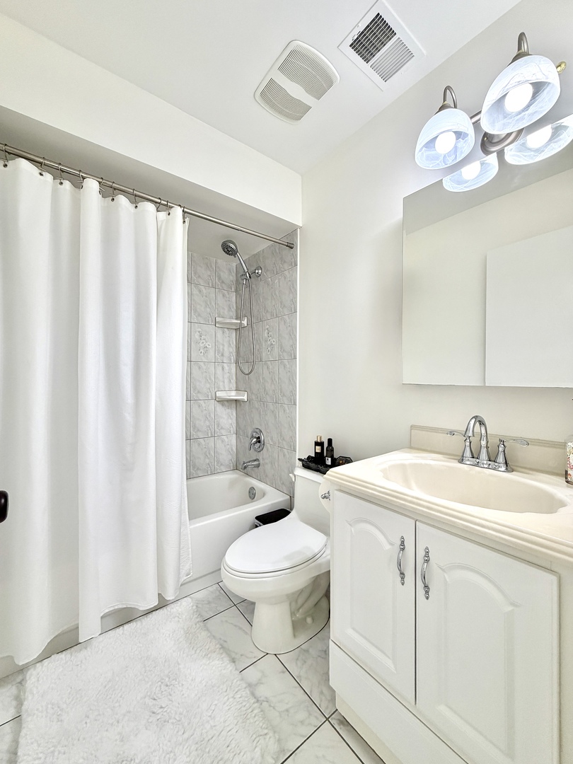 1212 Williamsport Drive #4, Westmont, IL 60559