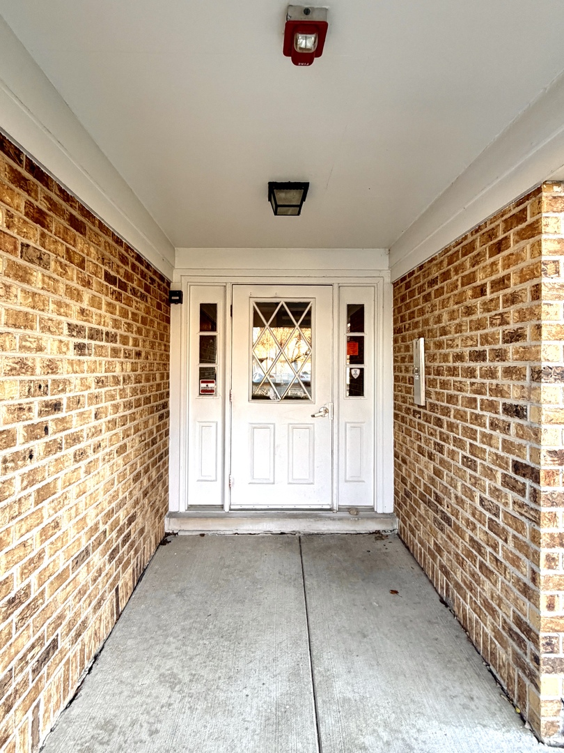 1212 Williamsport Drive #4, Westmont, IL 60559