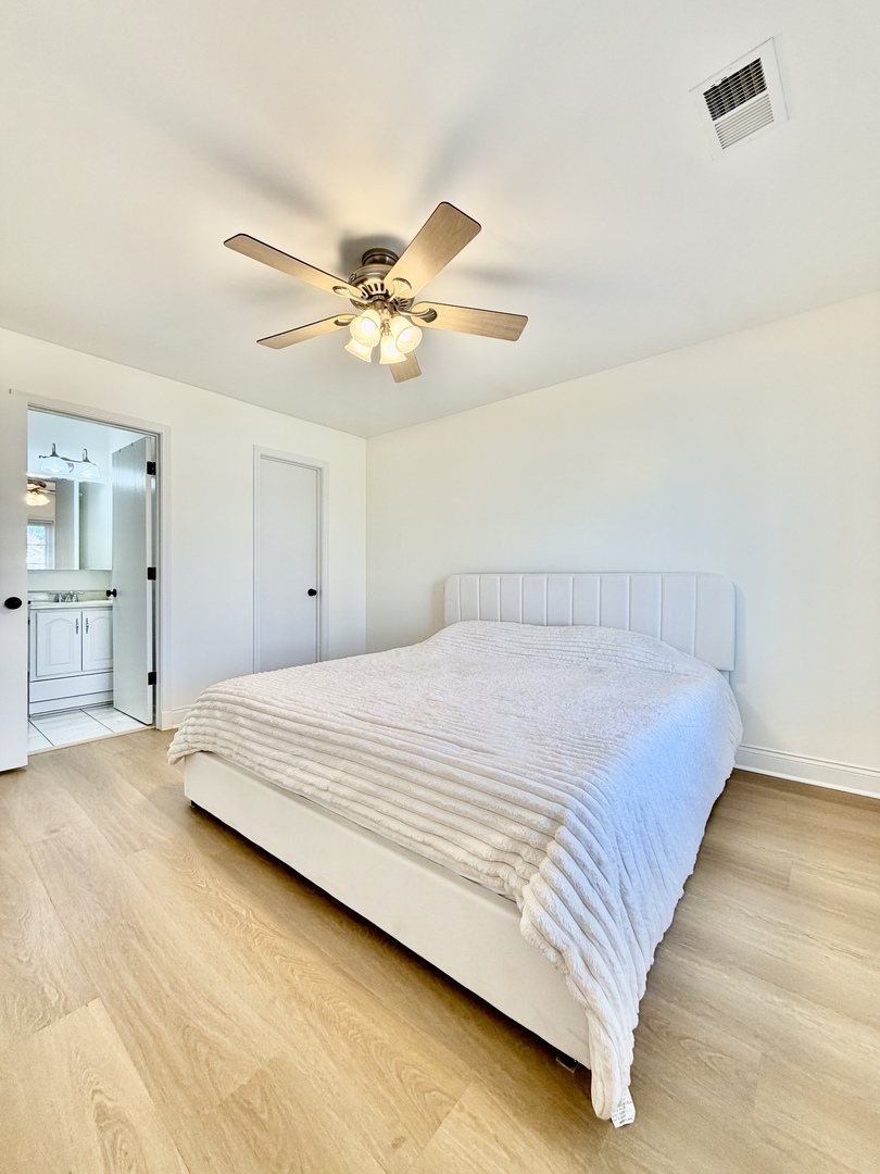 1212 Williamsport Drive #4, Westmont, IL 60559