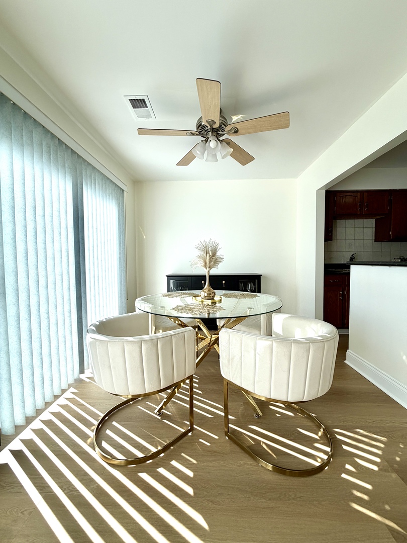 1212 Williamsport Drive #4, Westmont, IL 60559