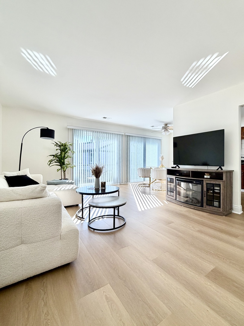 1212 Williamsport Drive #4, Westmont, IL 60559