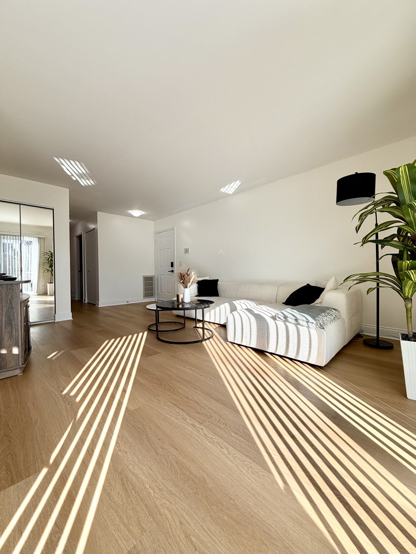 1212 Williamsport Drive #4, Westmont, IL 60559