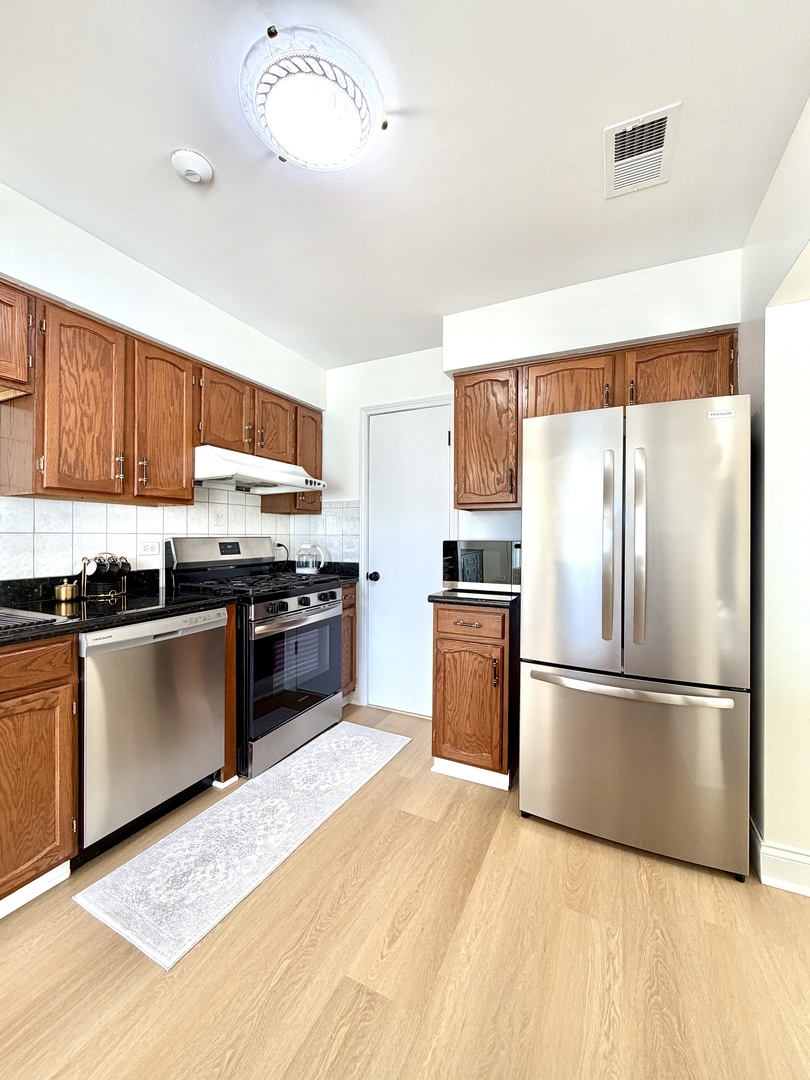 1212 Williamsport Drive #4, Westmont, IL 60559