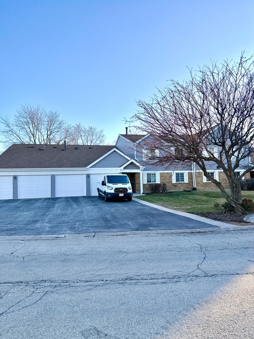 1212 Williamsport Drive #4, Westmont, IL 60559