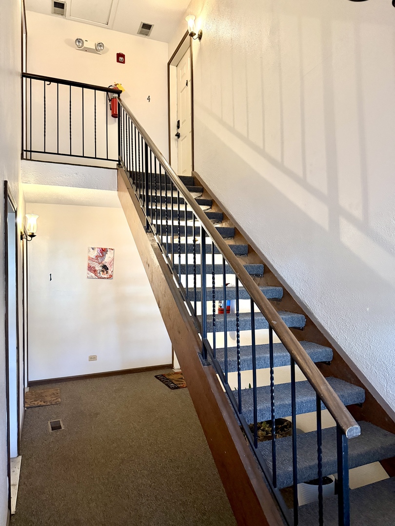 1212 Williamsport Drive #4, Westmont, IL 60559