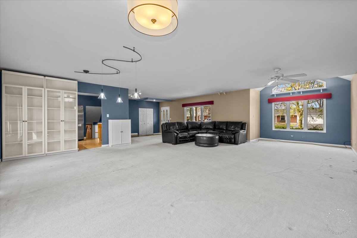 1120 N Brainard Street, Naperville, IL 60563