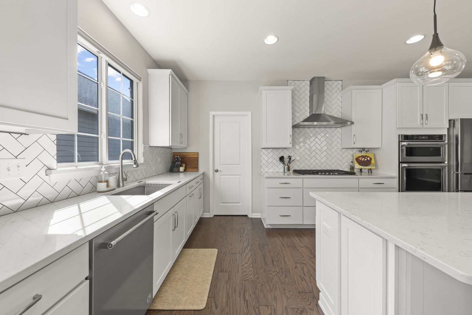 51 Somerset Circle, Wheaton, IL 60189