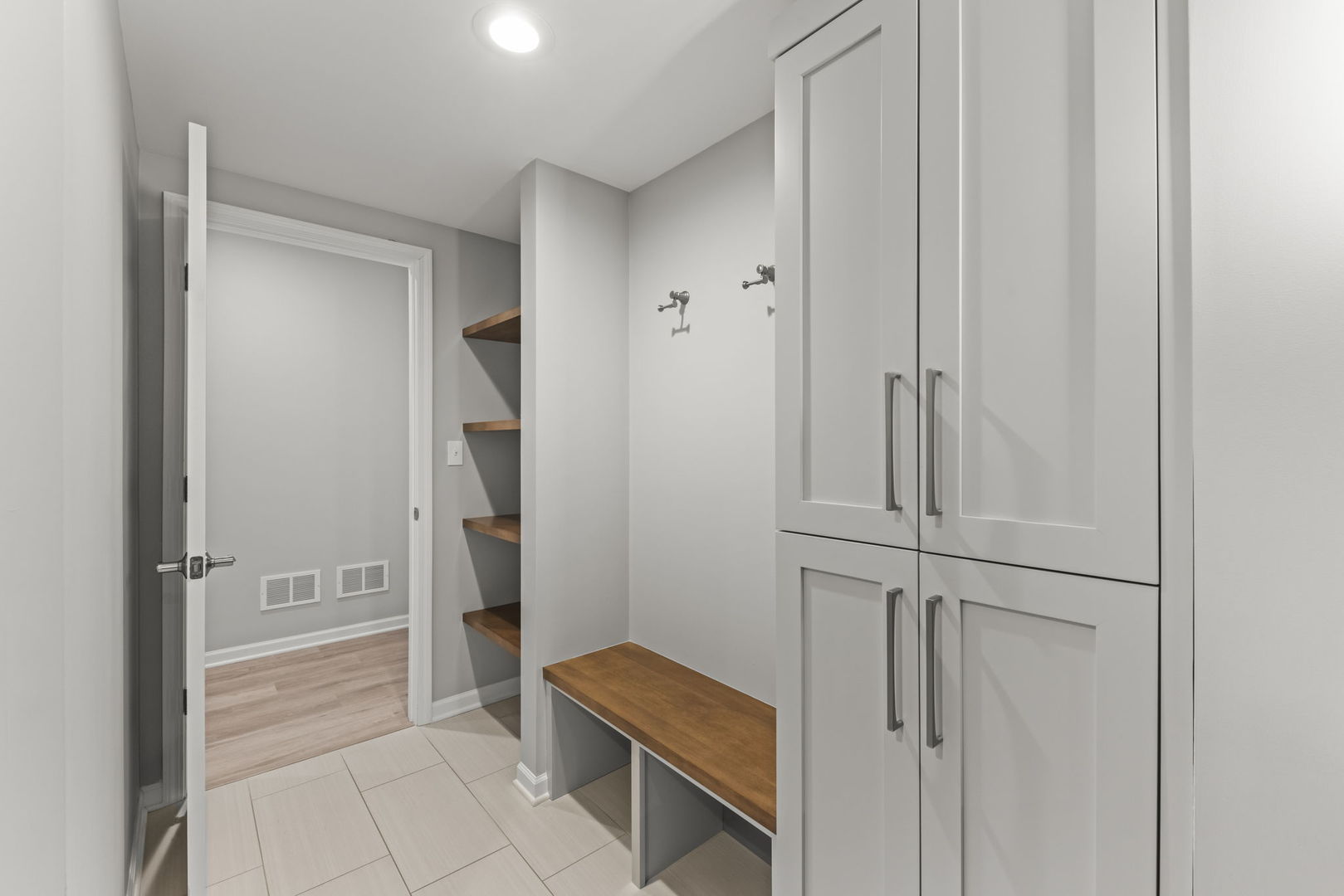 51 Somerset Circle, Wheaton, IL 60189