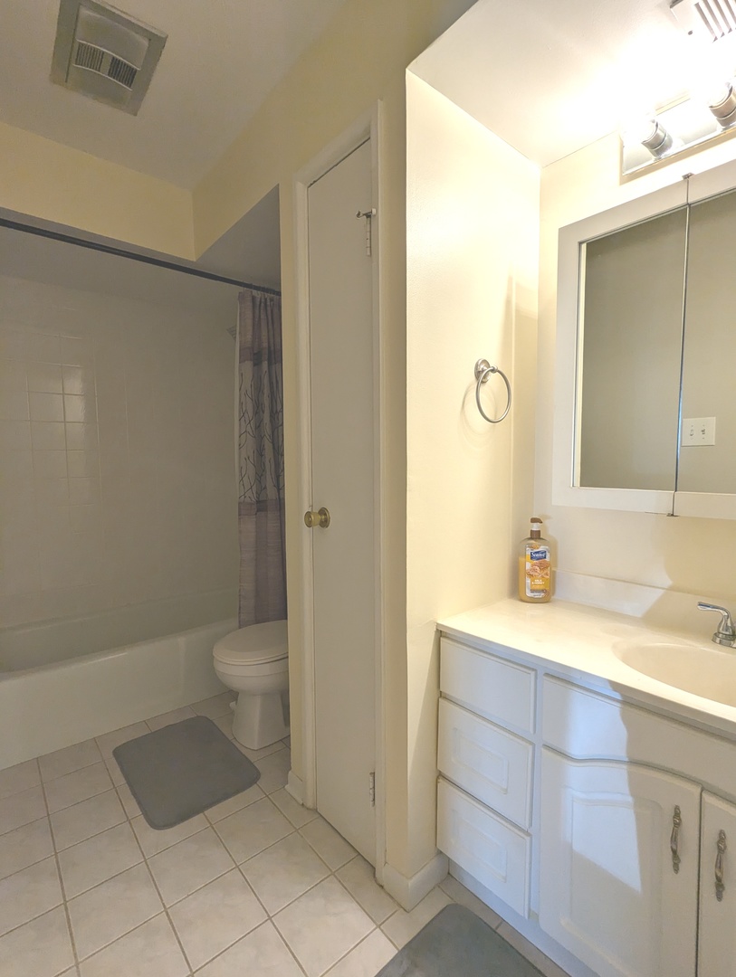 8473 ARCHER Avenue #104, Willow Springs, IL 60480