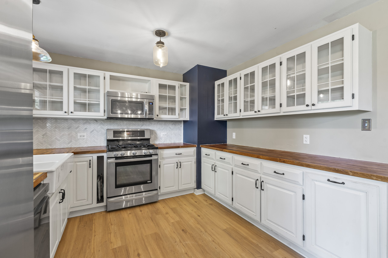 946 W Winchester Road, Libertyville, IL 60048