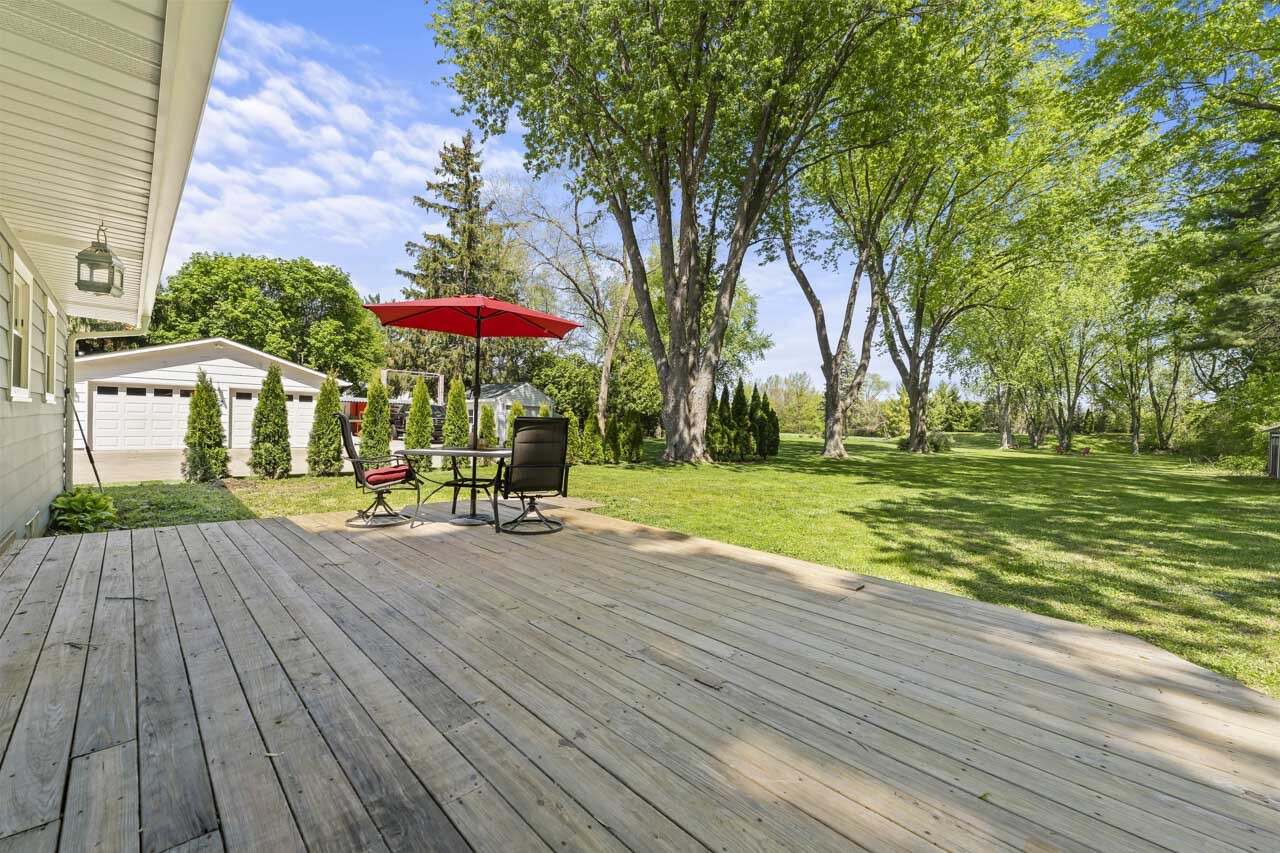 946 W Winchester Road, Libertyville, IL 60048