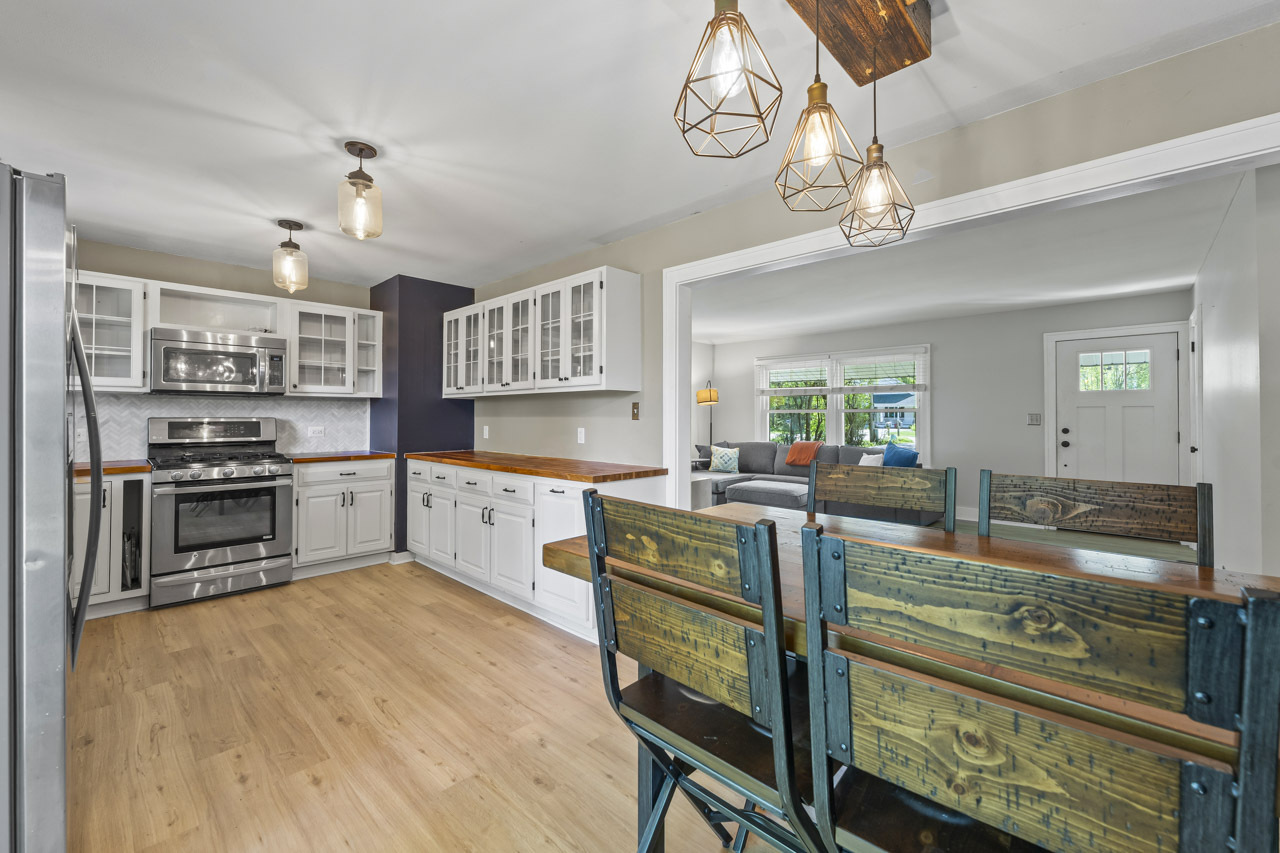 946 W Winchester Road, Libertyville, IL 60048