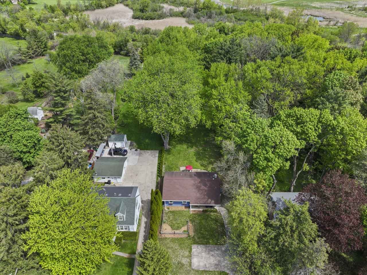 946 W Winchester Road, Libertyville, IL 60048