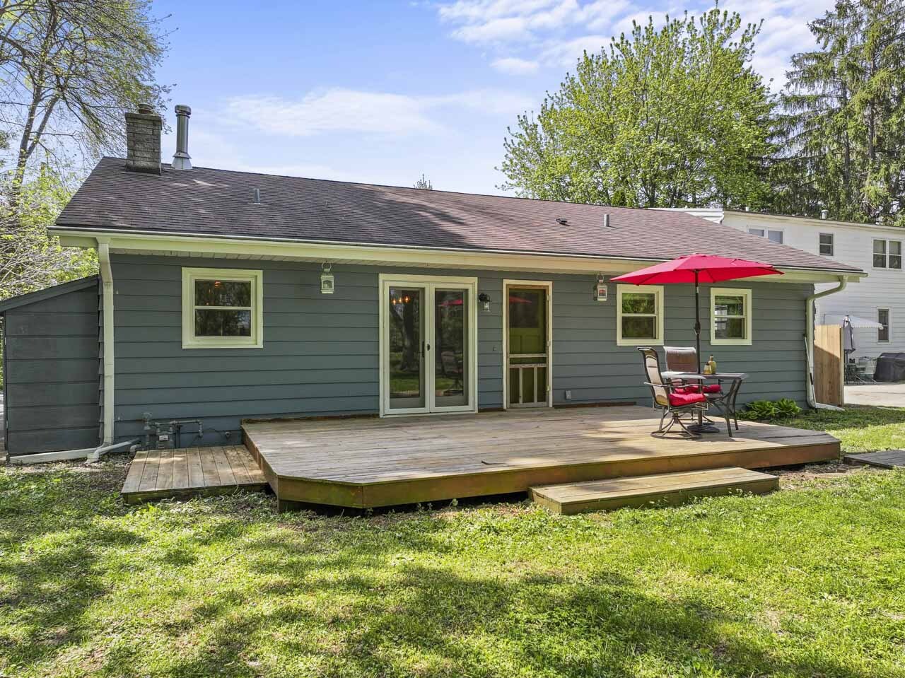946 W Winchester Road, Libertyville, IL 60048