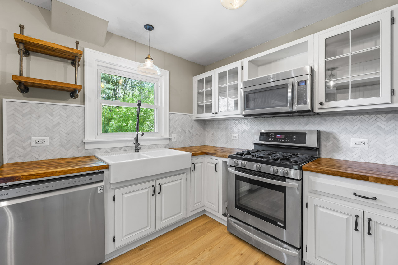 946 W Winchester Road, Libertyville, IL 60048