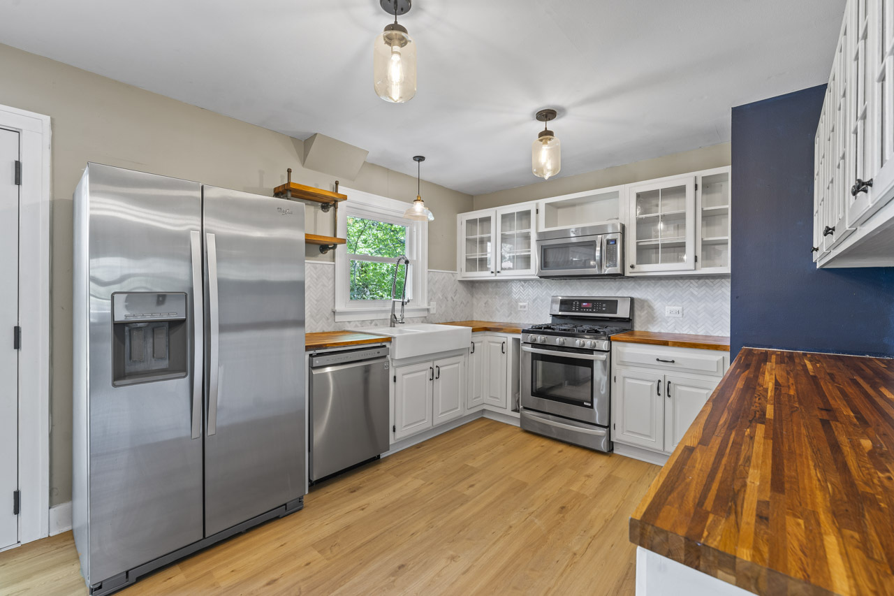 946 W Winchester Road, Libertyville, IL 60048