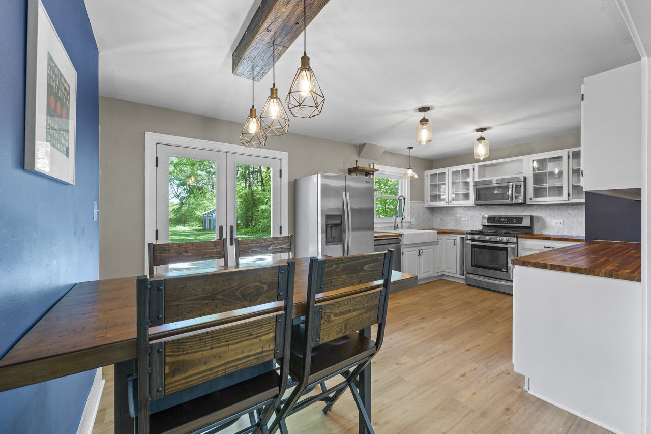 946 W Winchester Road, Libertyville, IL 60048