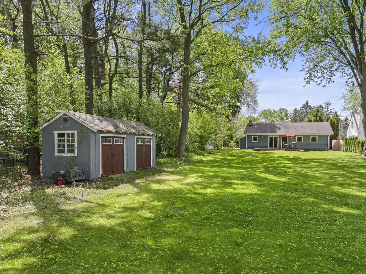 946 W Winchester Road, Libertyville, IL 60048