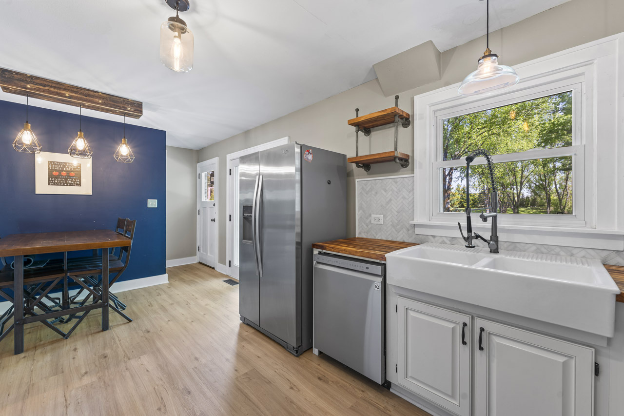 946 W Winchester Road, Libertyville, IL 60048