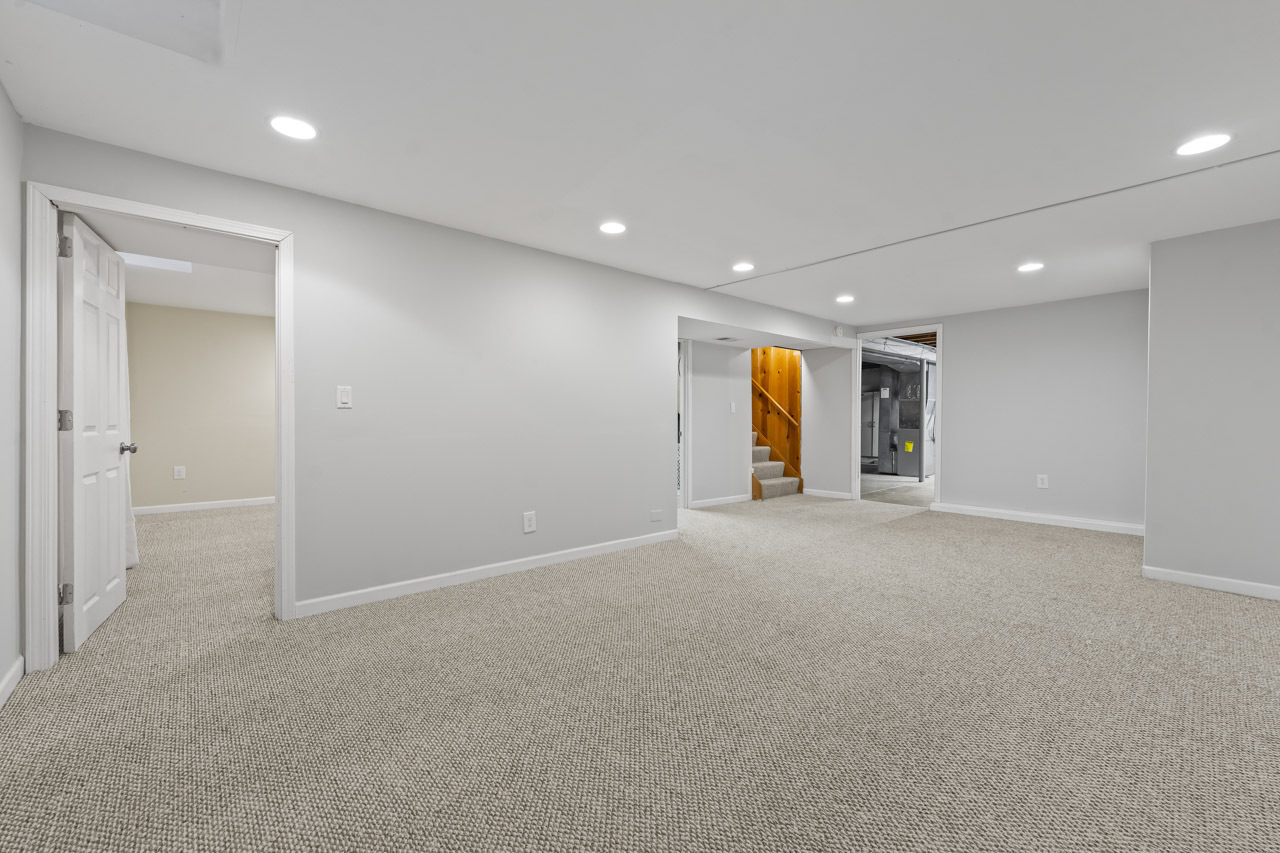 946 W Winchester Road, Libertyville, IL 60048