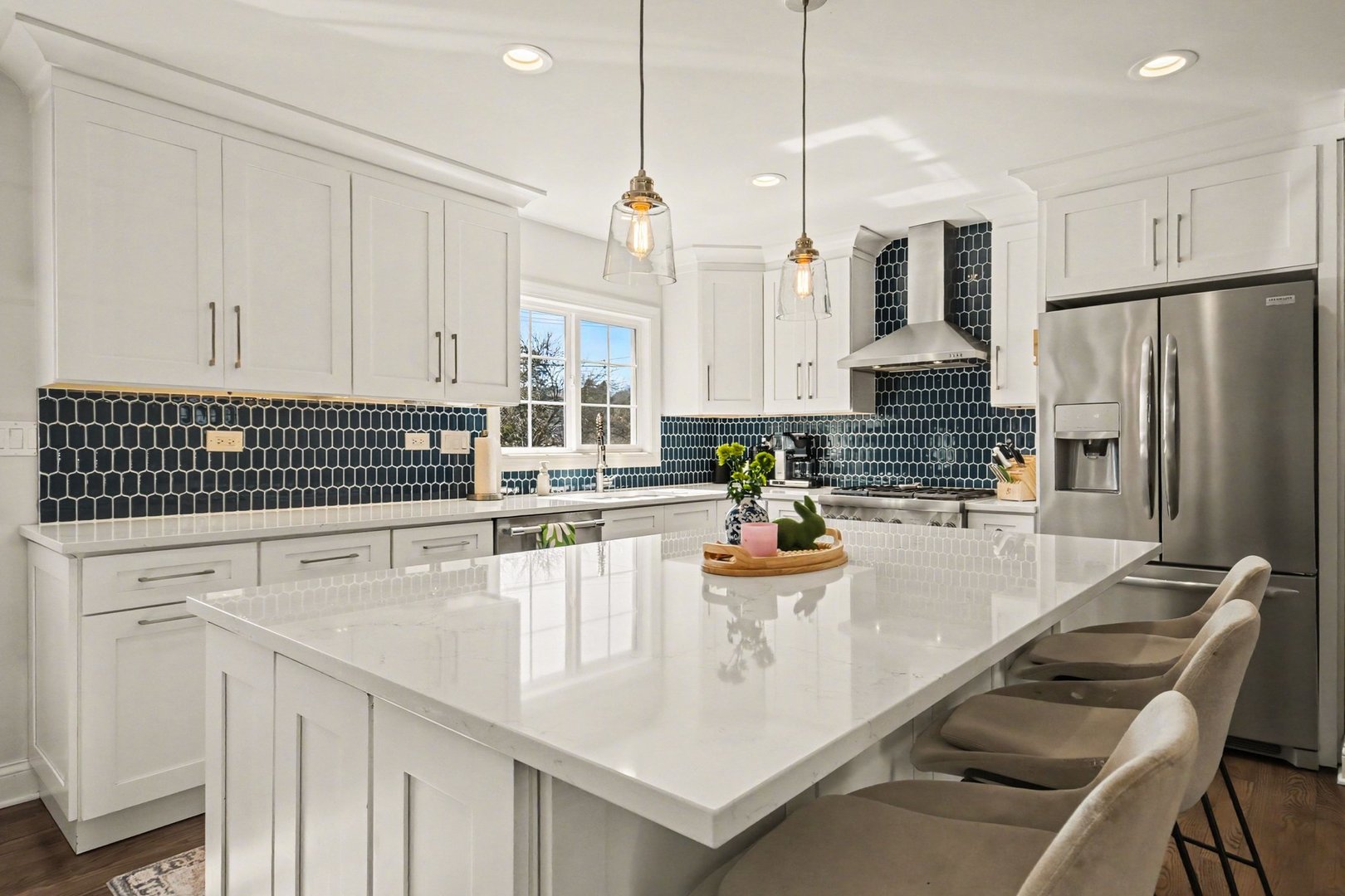 923 Oxford Road, Glen Ellyn, IL 60137