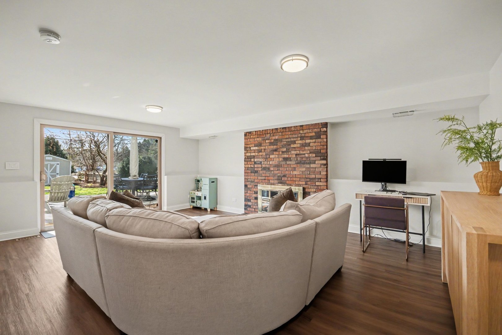 923 Oxford Road, Glen Ellyn, IL 60137