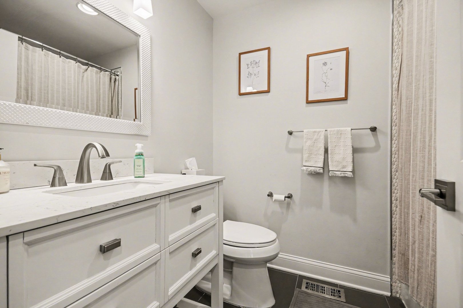 923 Oxford Road, Glen Ellyn, IL 60137