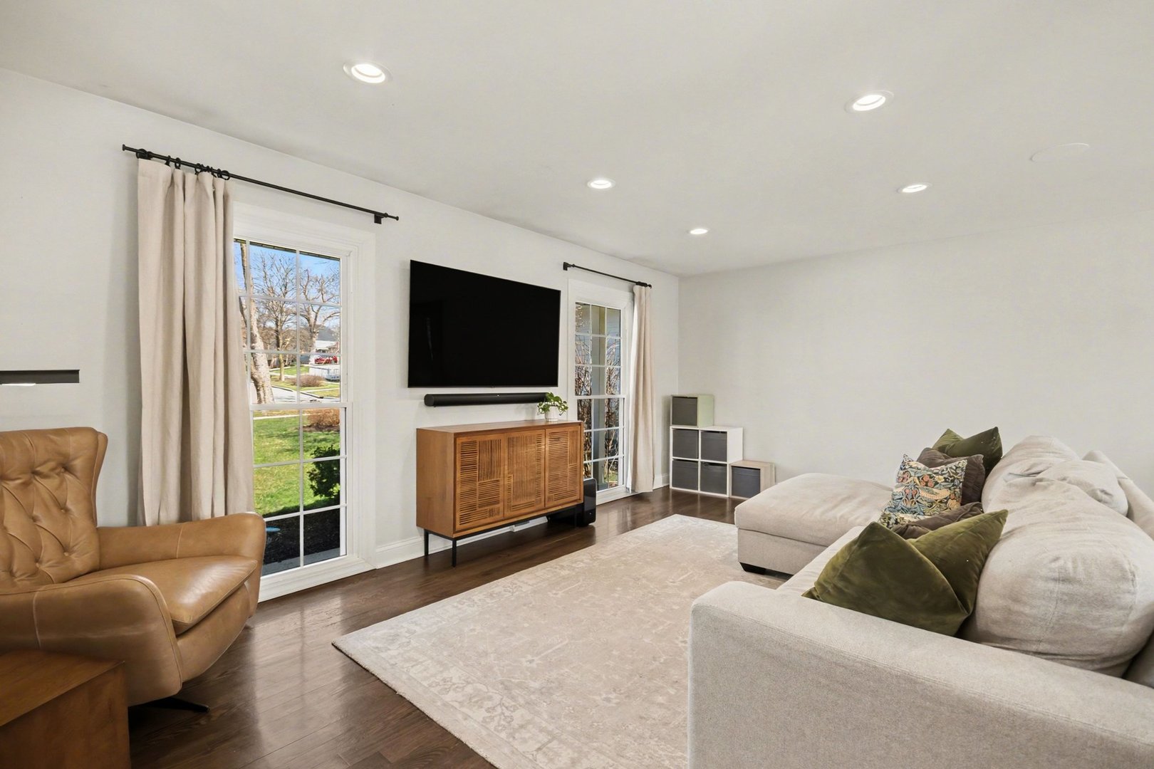 923 Oxford Road, Glen Ellyn, IL 60137