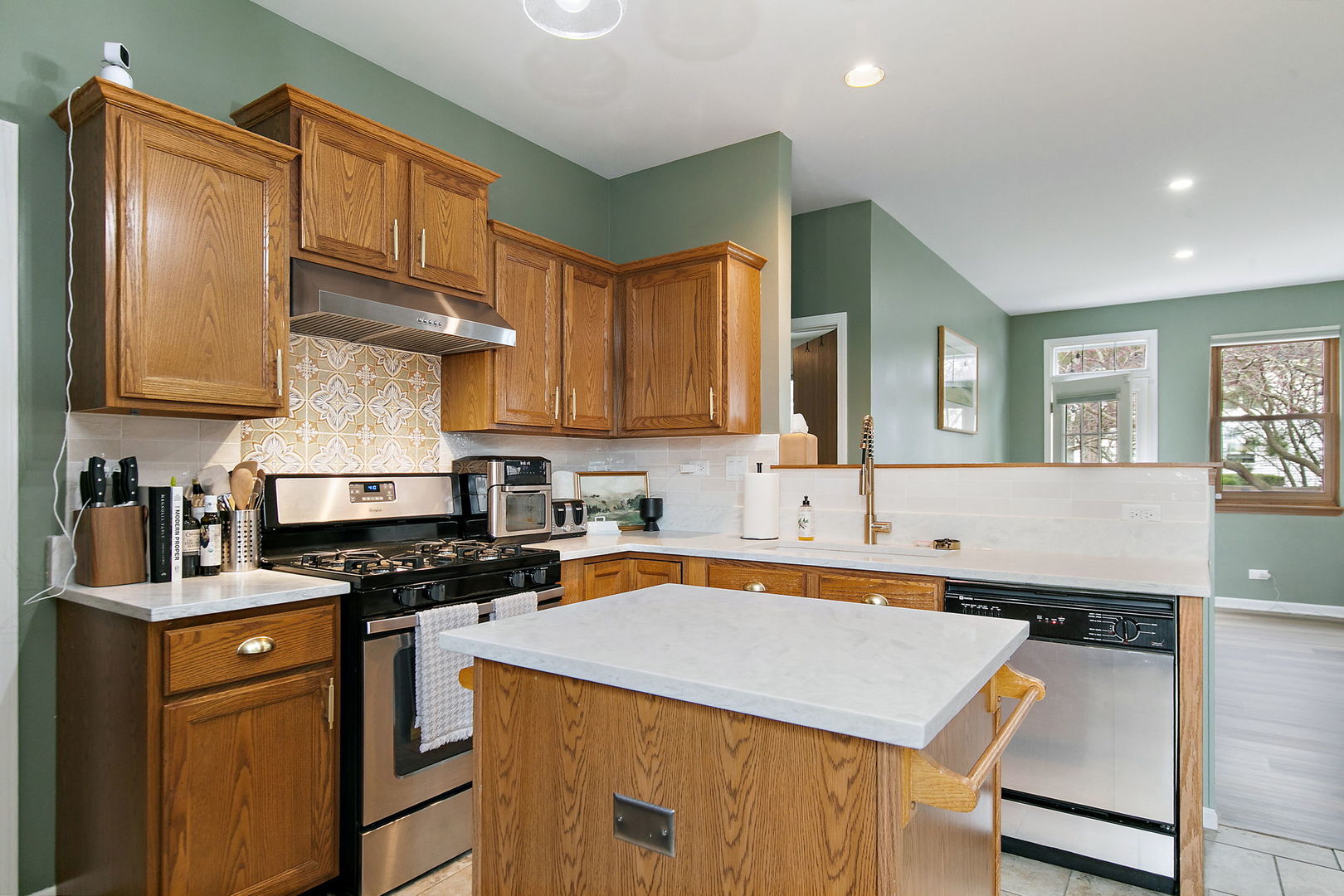 100 S Constitution Drive, Aurora, IL 60506