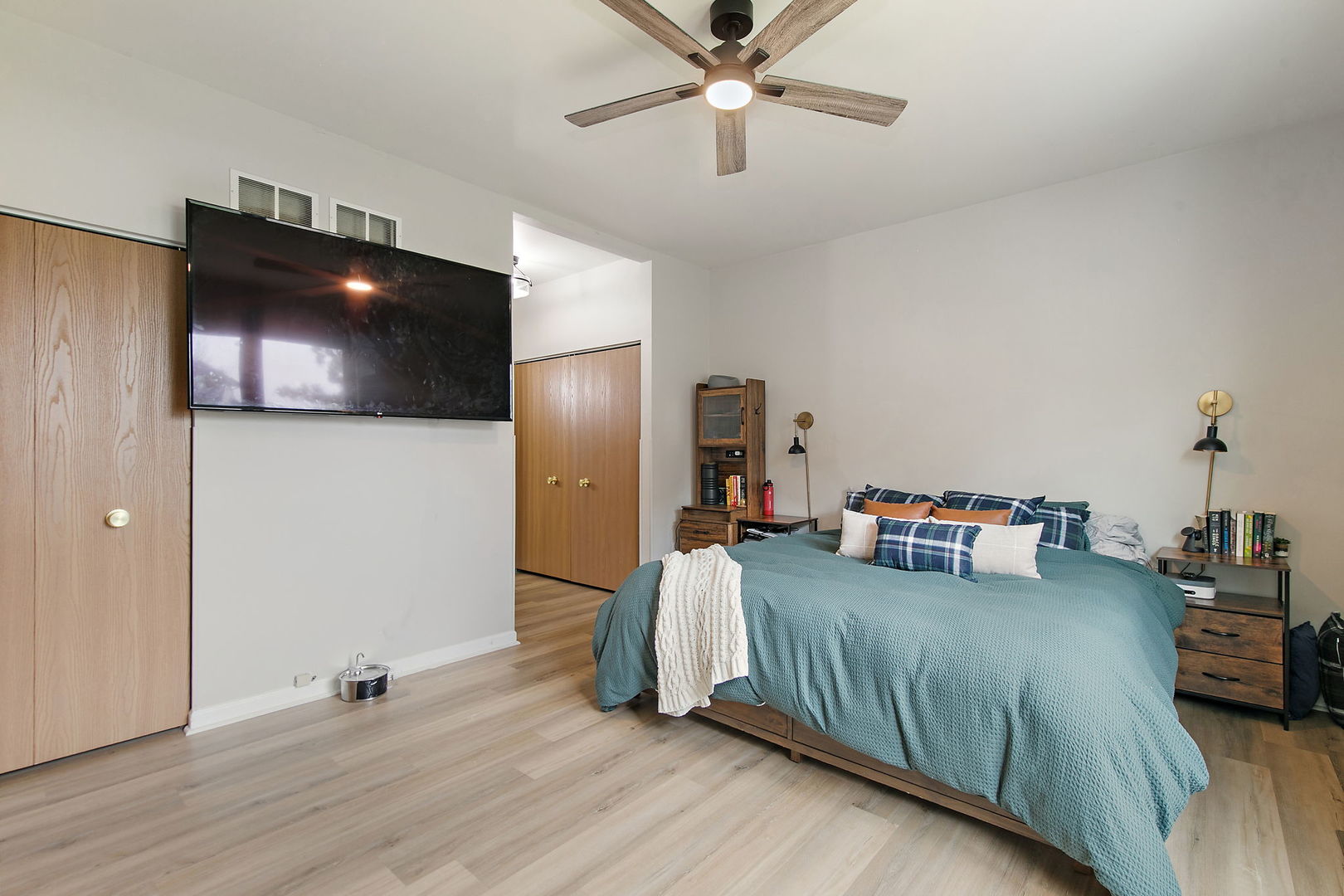 100 S Constitution Drive, Aurora, IL 60506