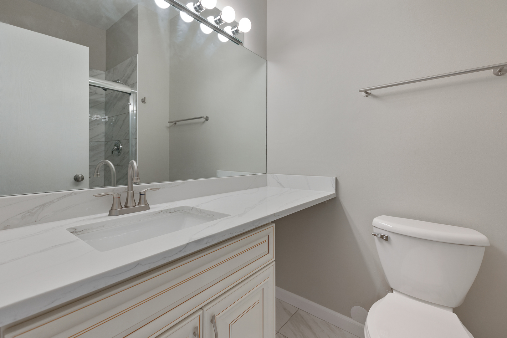 1505 Mercury Drive #5, Schaumburg, IL 60193