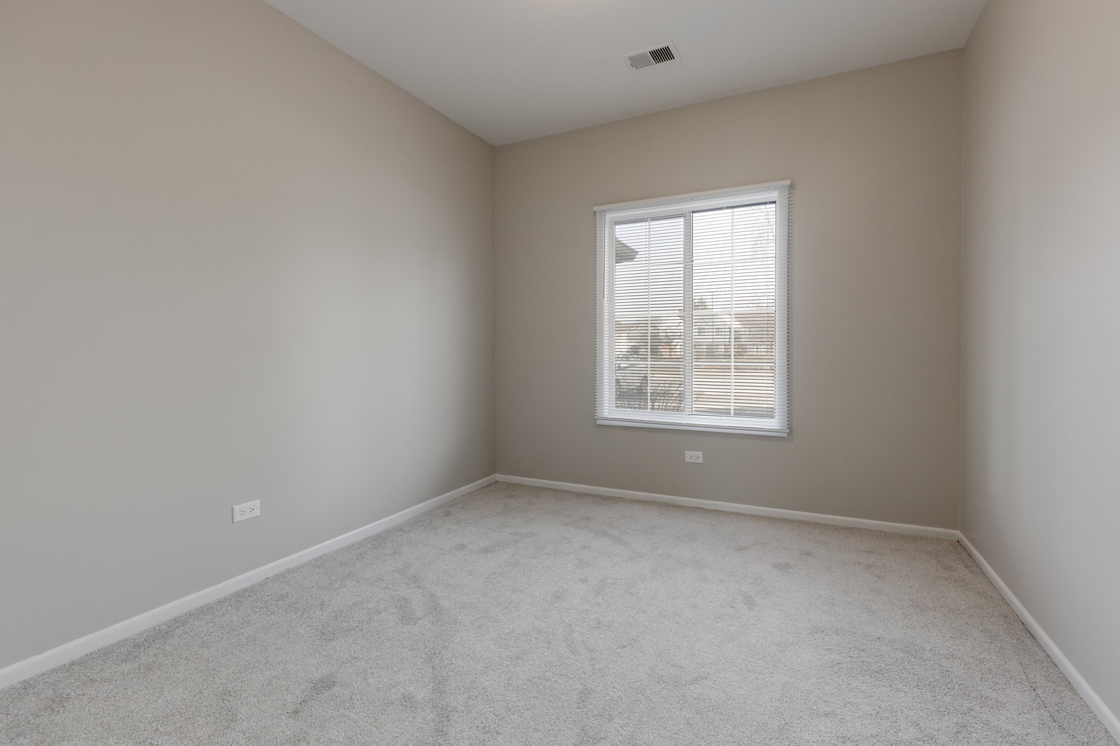 1505 Mercury Drive #5, Schaumburg, IL 60193