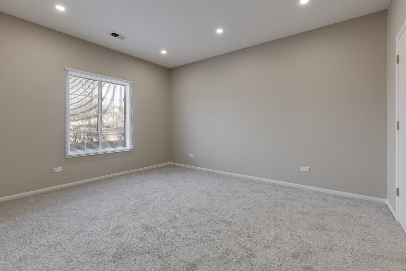 1505 Mercury Drive #5, Schaumburg, IL 60193