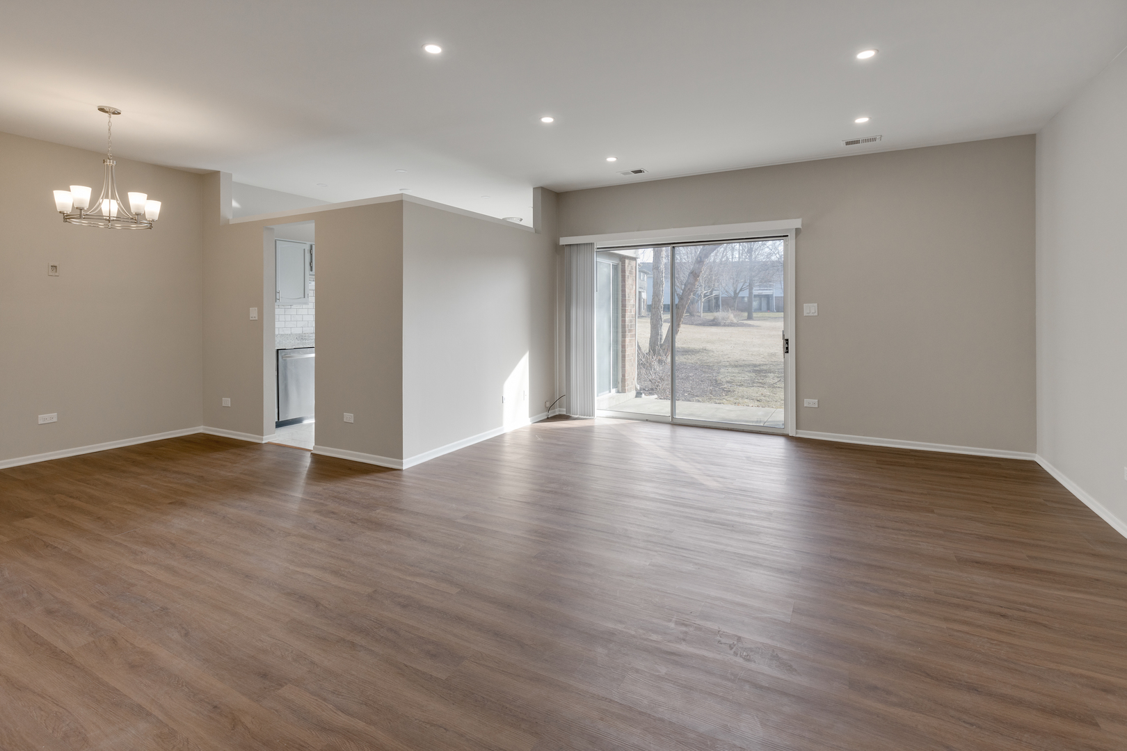 1505 Mercury Drive #5, Schaumburg, IL 60193