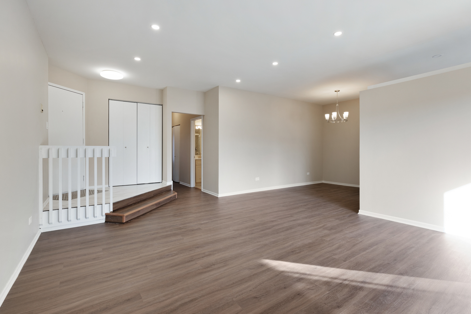 1505 Mercury Drive #5, Schaumburg, IL 60193