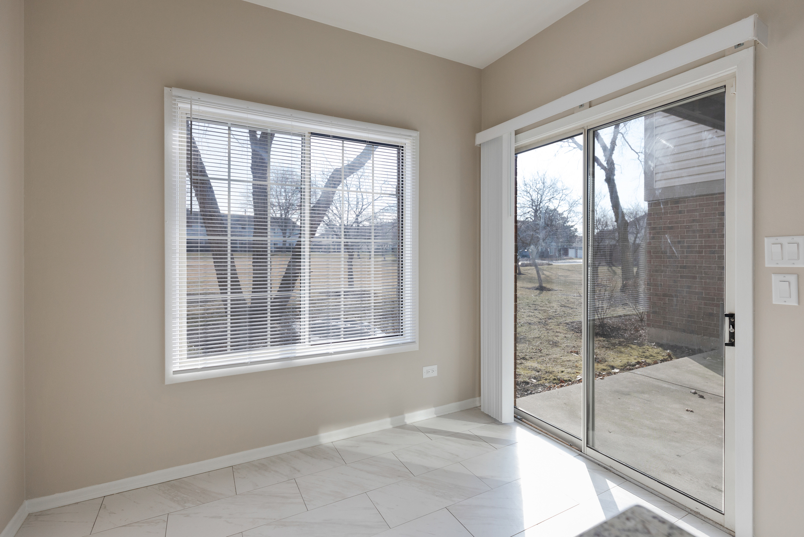 1505 Mercury Drive #5, Schaumburg, IL 60193