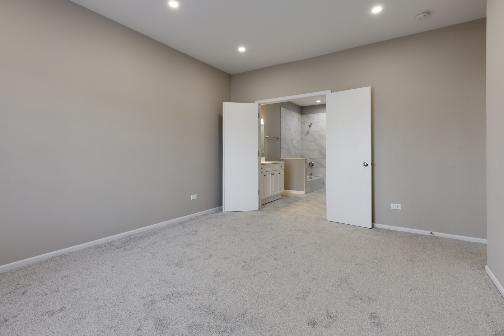 1505 Mercury Drive #5, Schaumburg, IL 60193