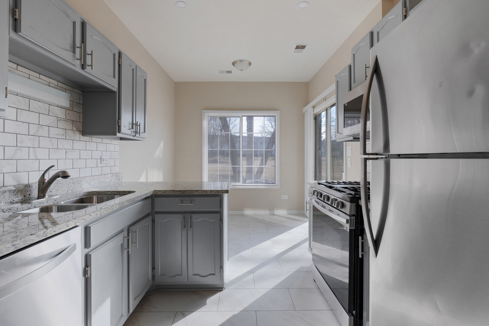 1505 Mercury Drive #5, Schaumburg, IL 60193