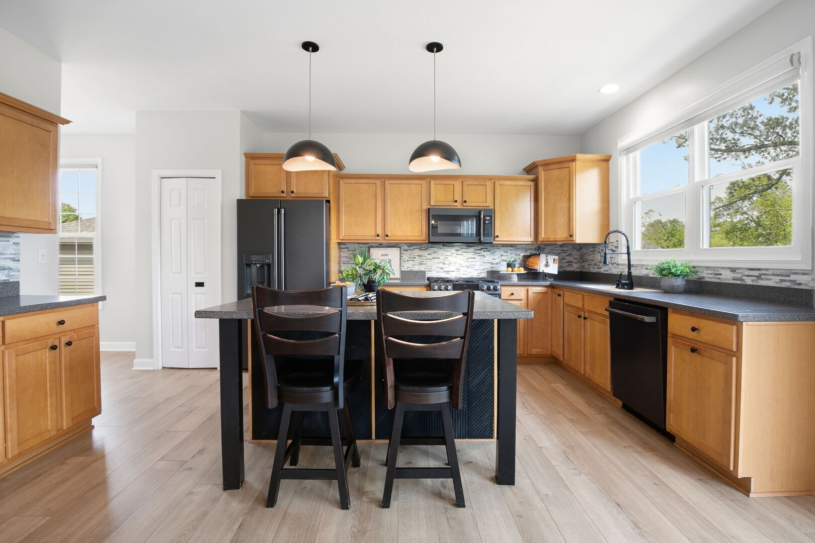 215 S Winthrop Drive, Round Lake, IL 60073