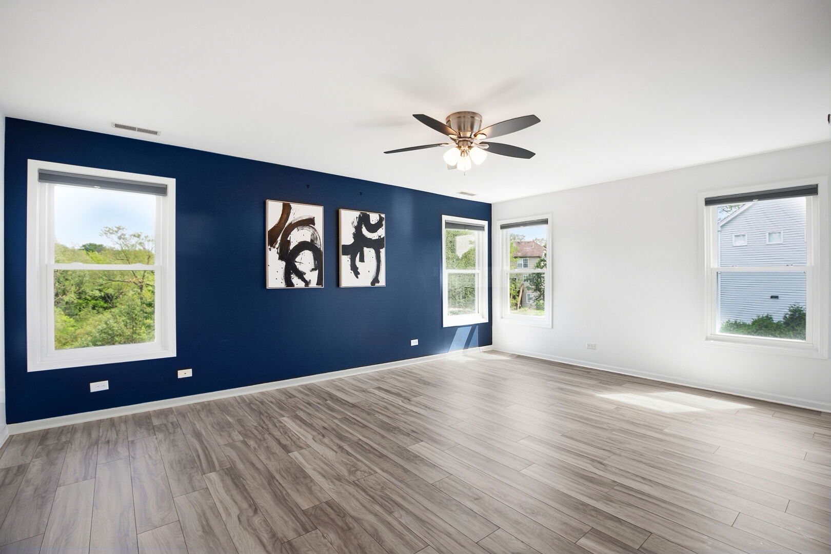 215 S Winthrop Drive, Round Lake, IL 60073